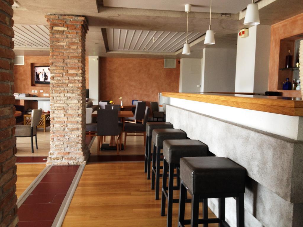 Souris Hotel Roviés Eksteriør bilde