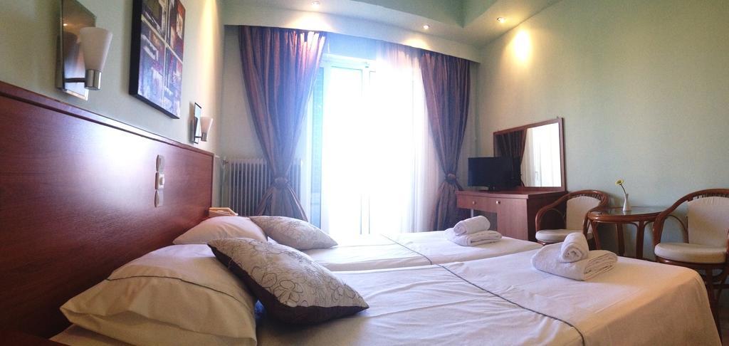 Souris Hotel Roviés Eksteriør bilde
