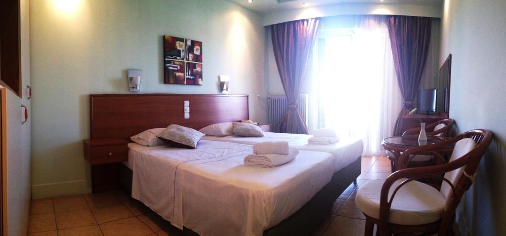 Souris Hotel Roviés Eksteriør bilde