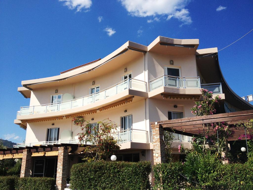 Souris Hotel Roviés Eksteriør bilde