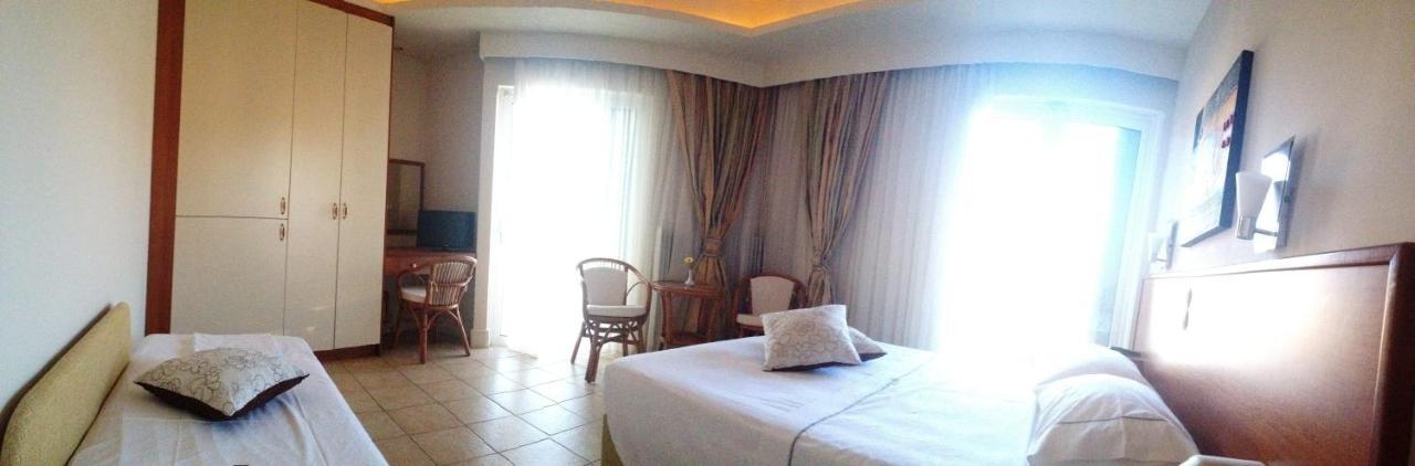 Souris Hotel Roviés Eksteriør bilde